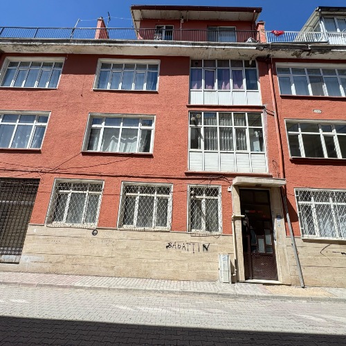 SAHİBİATA MH ÇARŞI MERKEZDE BAYSARI'DAN 3+1 ARAKAT SATILIK DAİRE