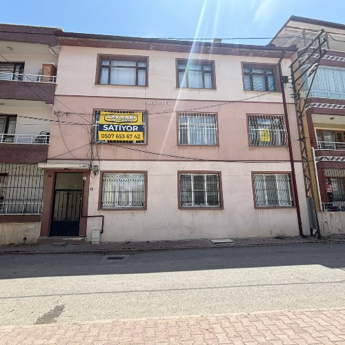 KÖPRÜBAŞI CD BAY SARI'DAN MERKEZİ KONUMDA 3+1 SATILIK DAİRE